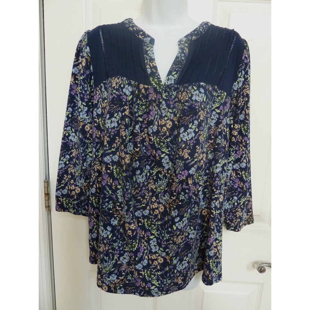 Lands End Women Medium 10/12 Pin-Tucked Dark Floral Peasant Top 3/4 Sleeve Navy